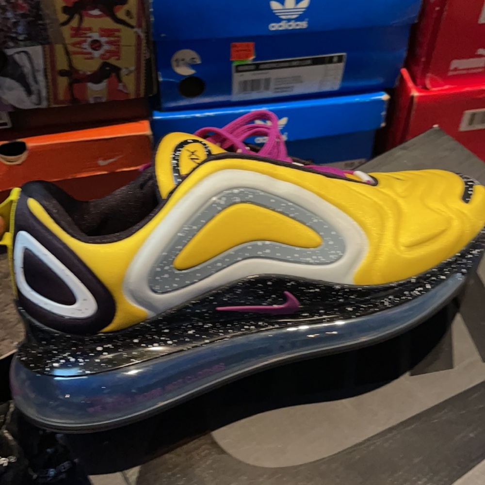 Mens Size 11 Undercover AirMax 720 Gently used